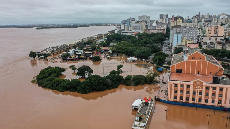 Auxílio Reconstrução: governo federal faz Pix de R$ 5,1 mil para vítimas das enchentes no RS