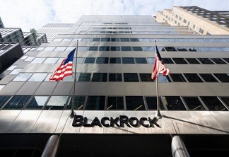 VanEck e BlackRock anunciam ETFs de Bitcoin no Google, impulsionando o mercado de criptomoedas - InQubeta