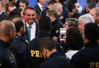 Presidente Jair Bolsonaro (PL) em cerimônia com policiais federais - Antônio Cruz, para a Agência Brasil