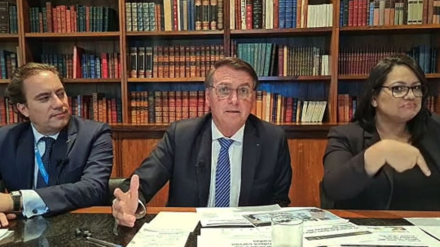 Jair Bolsonaro durante live - Reprodução