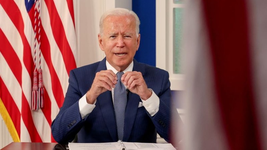 Biden promulga lei que eleva limite da dívida dos EUA e evita calote - Reuters