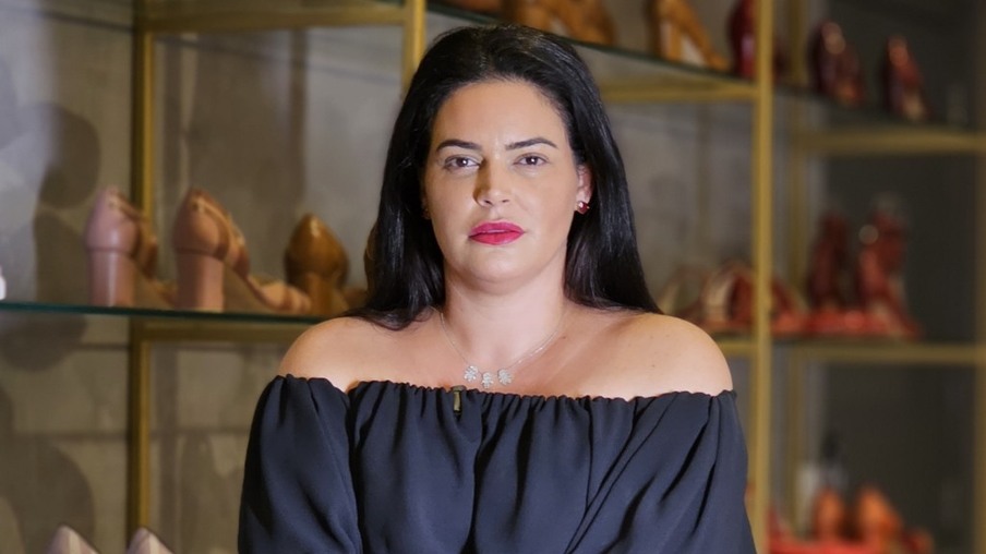 Priscilla Whitaker Shoes: CEO revela os segredos do sucesso da marca de calçados femininos em entrevista exclusiva - Guerratto Press