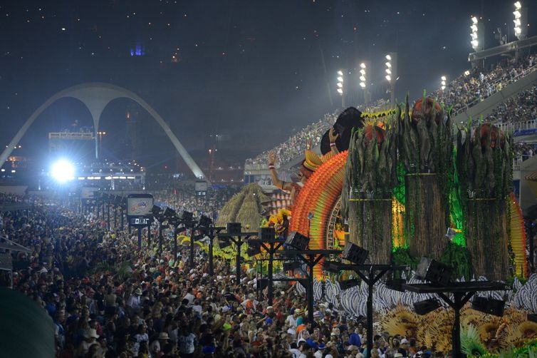 Rio de Janeiro - Desfile da escola de samba do grupo especial Imperatriz Leopoldinense, no Sambódromo (Fernando Frazão/Agência Brasil)