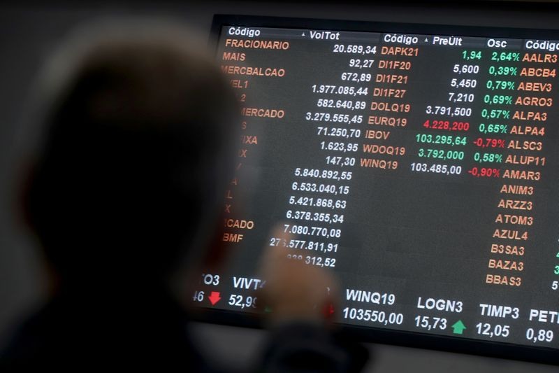 © Reuters. Painel na bolsa de valores de São Paulo